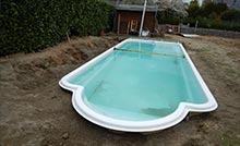 Mit Wasser gefüllter Swimmingpool